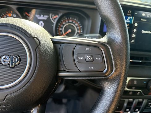 Used 2025 Jeep Wrangler Sport AWD/4WD image 21