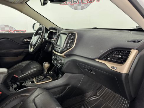Used 2015 Jeep Cherokee Limited w/ Luxury Group AWD/4WD image 12