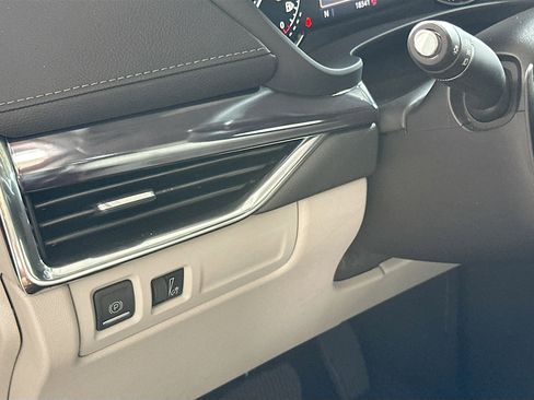 Used 2023 Cadillac XT4 Luxury w/ Driver Awareness Package image 10