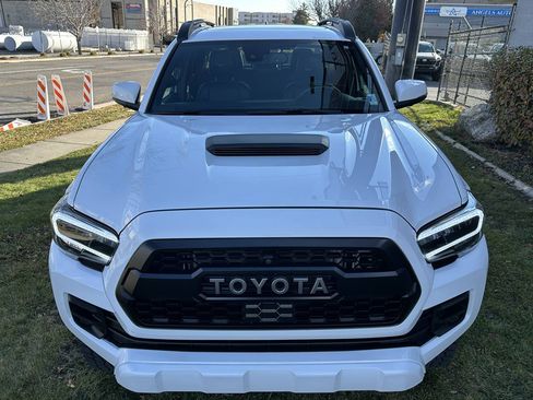 Used 2021 Toyota Tacoma TRD Pro AWD/4WD image 13