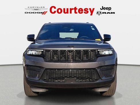 Certified 2024 Jeep Grand Cherokee Altitude AWD/4WD image 10