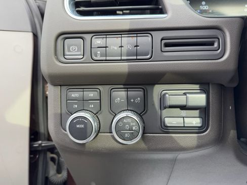 Used 2023 GMC Yukon SLT w/ Max Trailering Package image 10