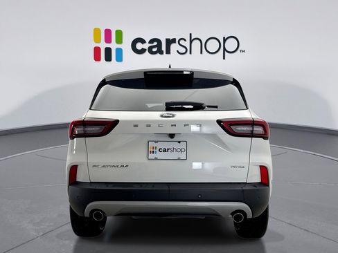 Used 2024 Ford Escape Platinum w/ Premium Technology Package image 4
