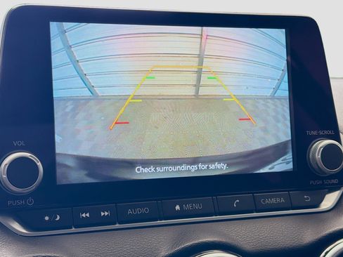 Used 2025 Nissan Sentra SR FWD image 16