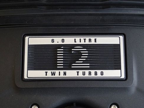 Used 2017 Bentley Bentayga image 44