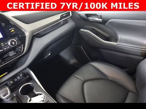 Used 2023 Toyota Highlander XLE image 18