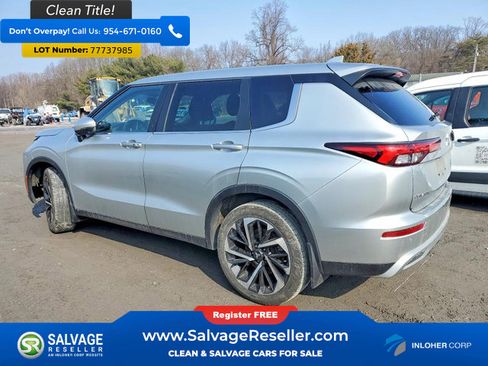 Used 2023 Mitsubishi Outlander SE image 3