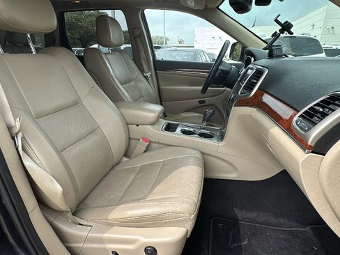Used 2013 Jeep Grand Cherokee Limited w/ Luxury Group II image 31
