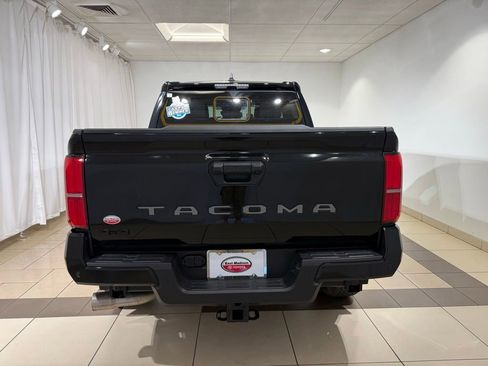 Certified 2024 Toyota Tacoma TRD Off-Road w/ TRD Off Road Upgrade Package AWD/4WD image 4
