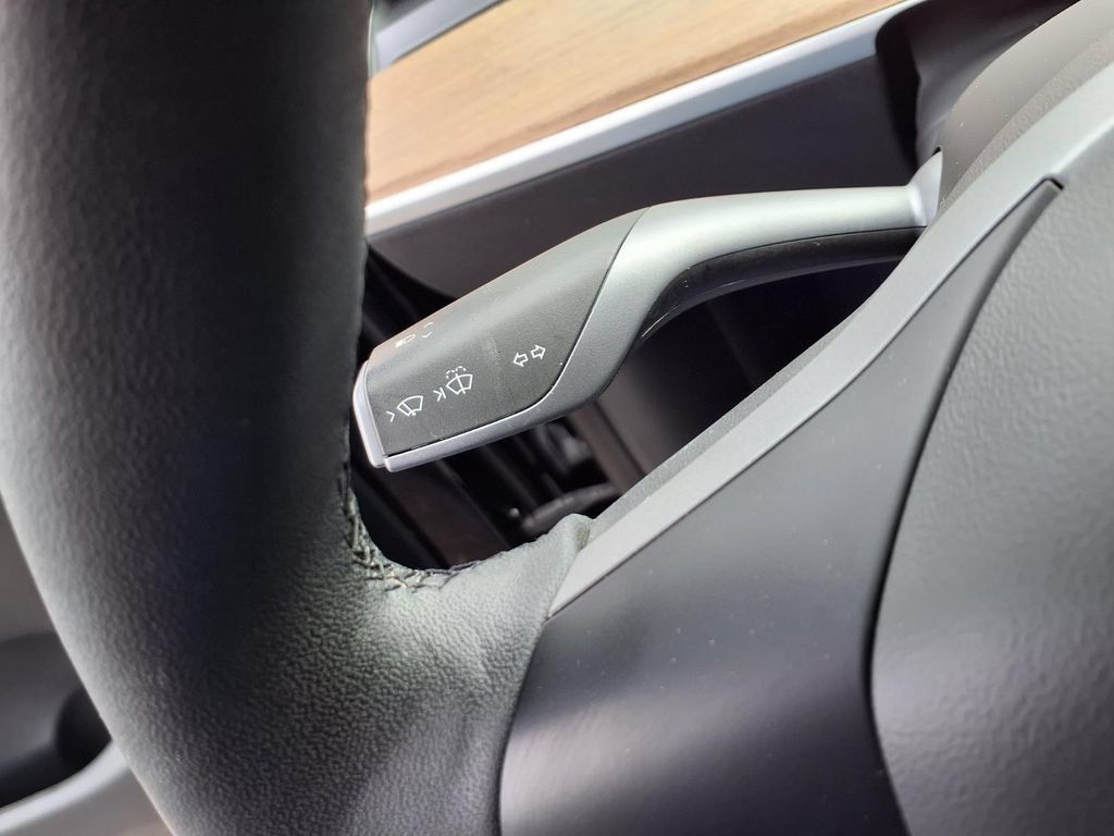 Used 2021 Tesla Model Y 2WD image 9