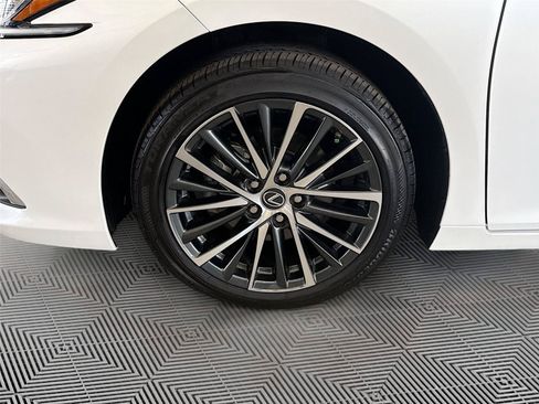 Used 2025 Lexus ES 350 w/ Premium Package FWD image 31