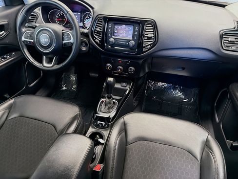 Used 2018 Jeep Compass Latitude FWD image 10