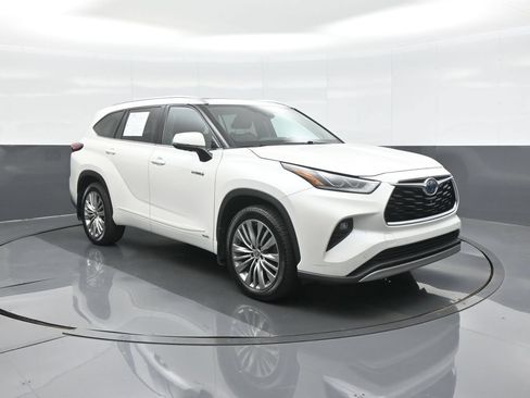 Used 2021 Toyota Highlander Platinum AWD/4WD image 1
