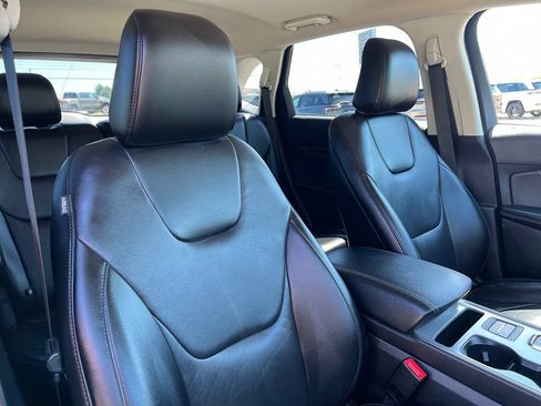 Used 2021 Ford Edge Titanium AWD/4WD image 13