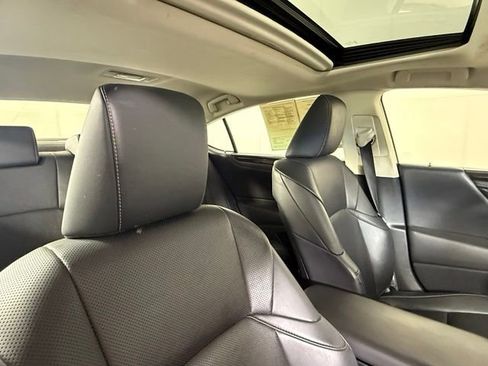 Used 2019 Lexus ES 300h w/ Premium Package FWD image 31