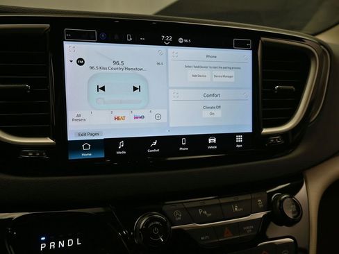 Used 2024 Chrysler Pacifica Touring-L image 19