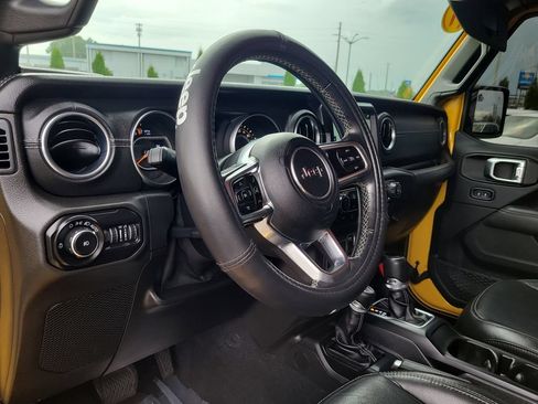 Certified 2019 Jeep Wrangler Unlimited Sahara AWD/4WD image 19