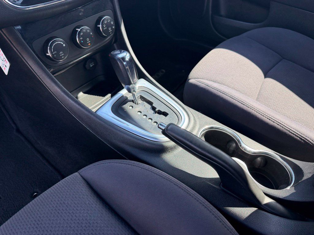 Used 2013 Chrysler 200 Touring FWD image 15