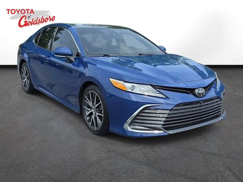 Used 2023 Toyota Camry XLE w/ Navigation Package FWD image 3