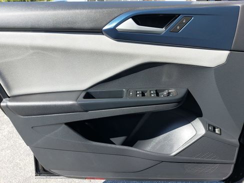 Used 2022 Volkswagen Taos SE image 27