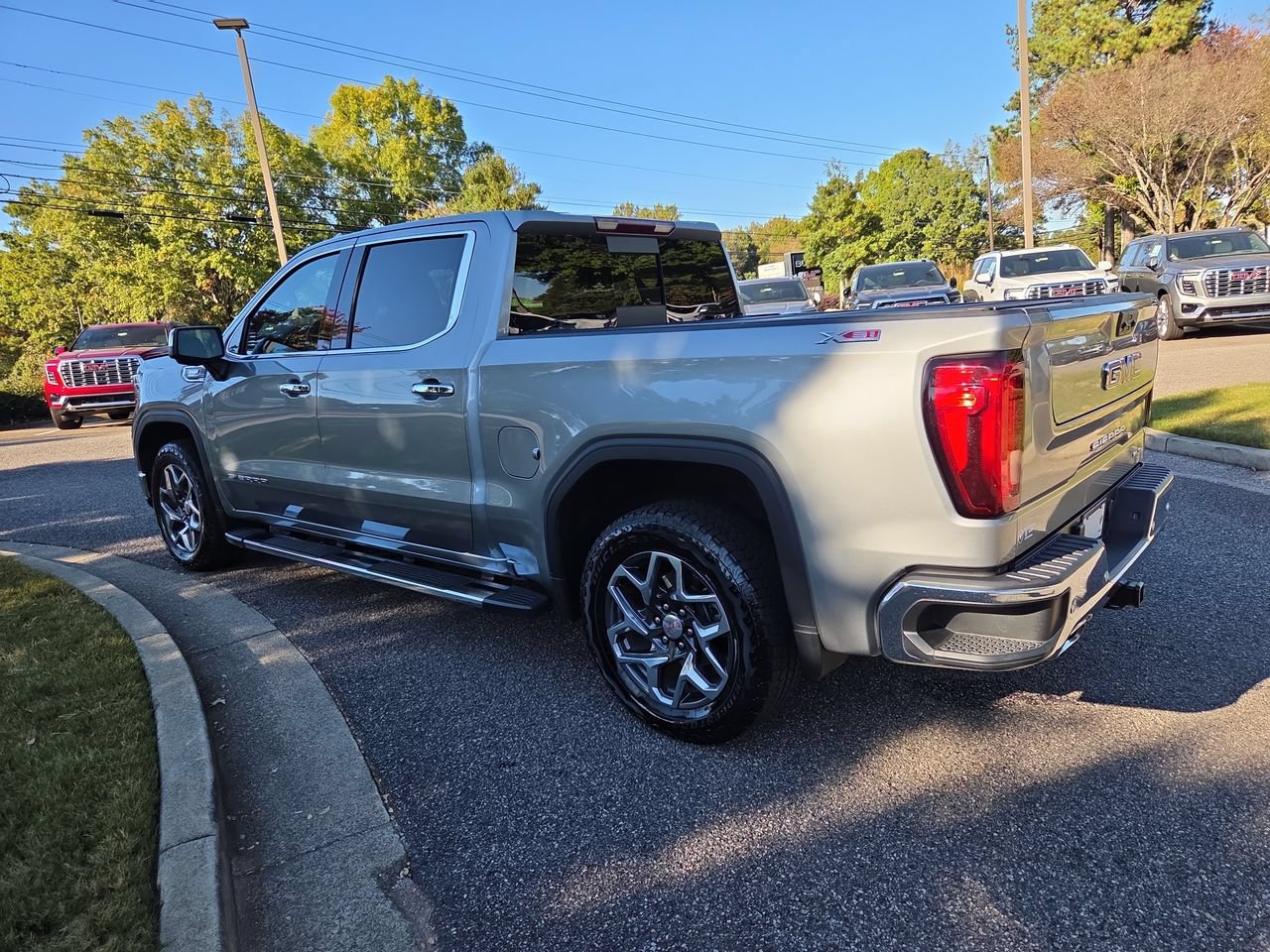 Used 2024 GMC Sierra 1500 SLT w/ SLT Premium Plus Package AWD/4WD image 6