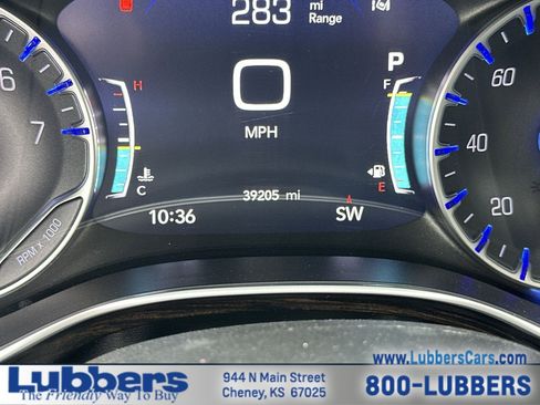 Used 2024 Chrysler Pacifica Limited FWD image 14