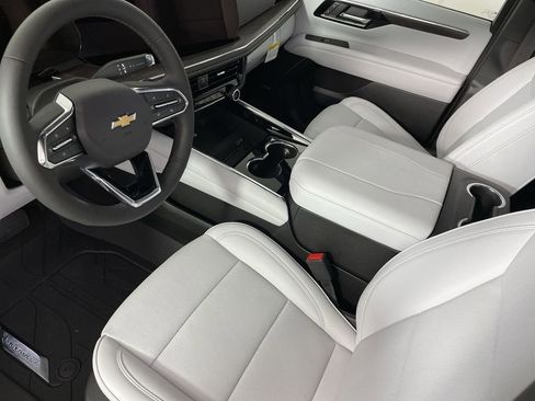 New 2025 Chevrolet Suburban Premier image 21