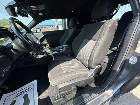 Used 2021 Dodge Challenger SXT w/ Driver Convenience Group RWD image 10