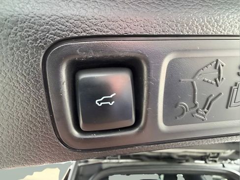 Used 2019 Ford Expedition XLT w/ Equipment Group 202A AWD/4WD image 15