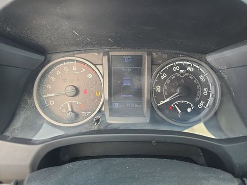 Used 2016 Toyota Tacoma TRD Sport image 26