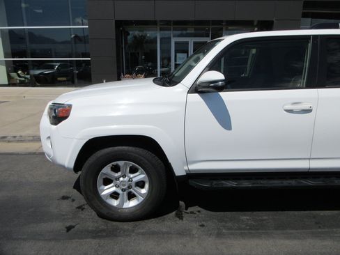 Used 2022 Toyota 4Runner SR5 Premium w/ Moonroof Package AWD/4WD image 2