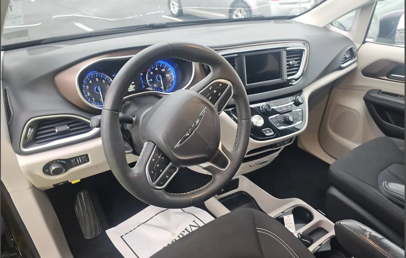 Used 2024 Chrysler Voyager LX FWD image 45