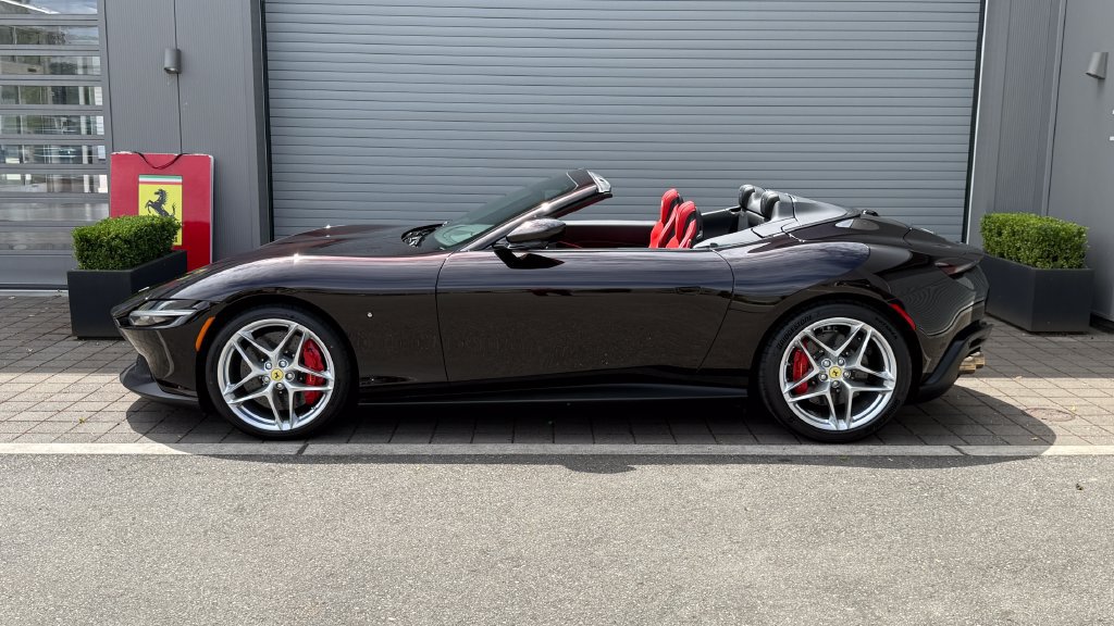 Used 2026 Ferrari Roma Spider RWD image 9