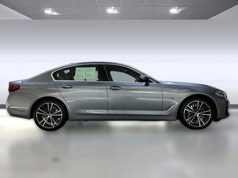 Used 2022 BMW 530e w/ Premium Package image 7
