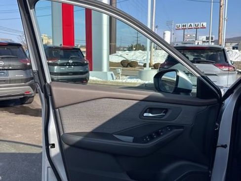 Certified 2023 Nissan Rogue SV image 10