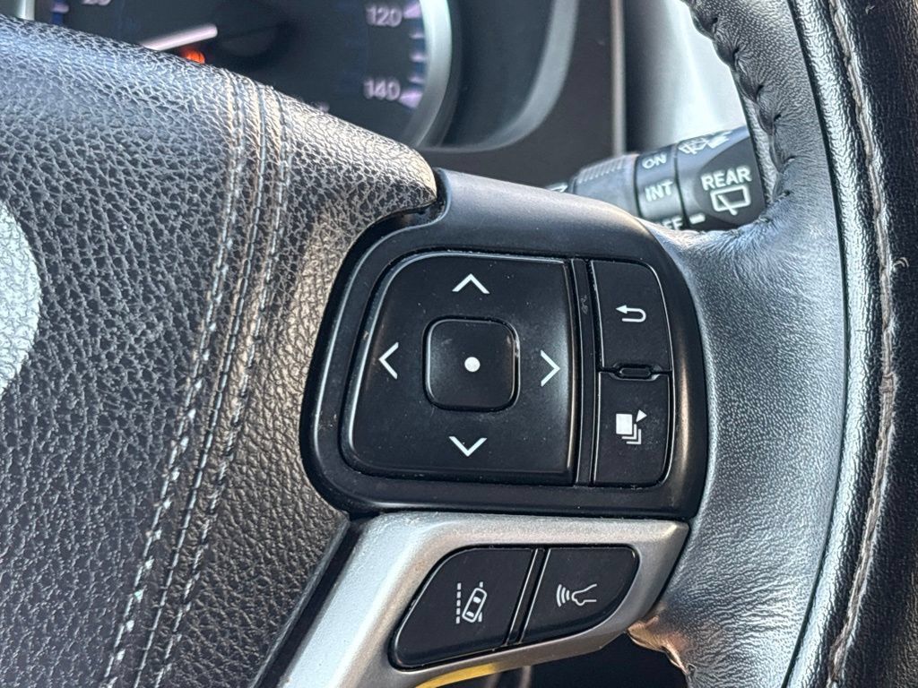 Used 2017 Toyota Highlander Plus FWD image 20