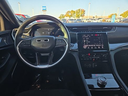 Used 2022 Jeep Grand Cherokee Altitude image 14