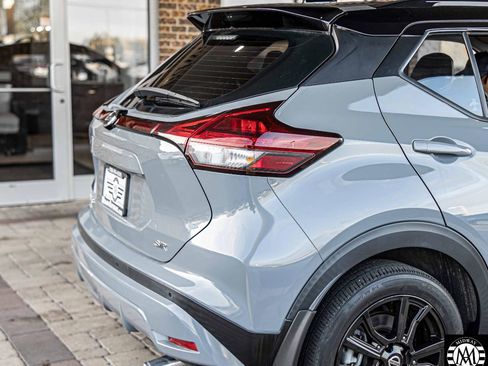 Used 2021 Nissan Kicks SR w/ SR Premium Package FWD image 30