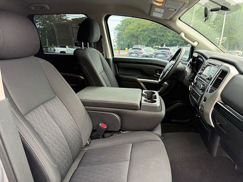 Used 2018 Nissan Titan SV RWD image 16