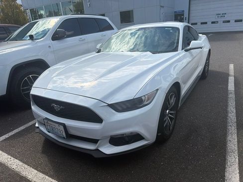 Used 2017 Ford Mustang Coupe RWD image 3