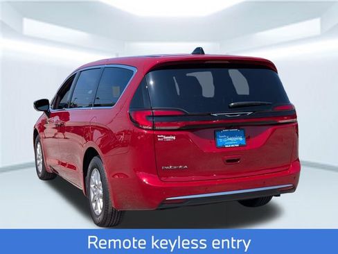 New 2027 Chrysler Pacifica Select FWD image 3