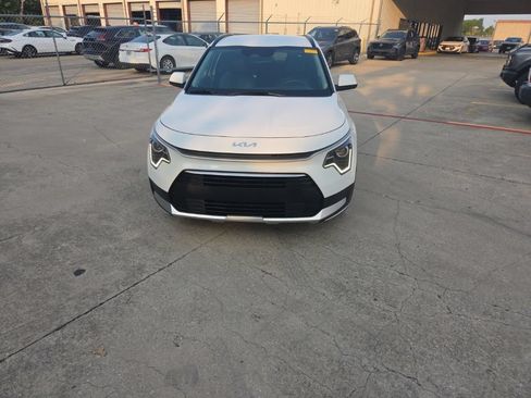 Used 2025 Kia Niro LX FWD image 5