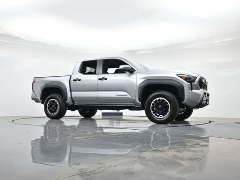 Used 2024 Toyota Tacoma TRD Off-Road AWD/4WD image 37