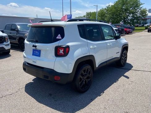 Used 2023 Jeep Renegade Altitude AWD/4WD image 3