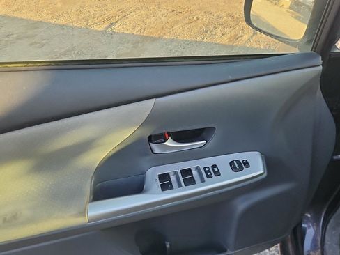 Used 2014 Toyota Prius V Three image 11