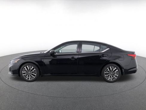Used 2025 Nissan Altima 2.5 SV FWD image 4
