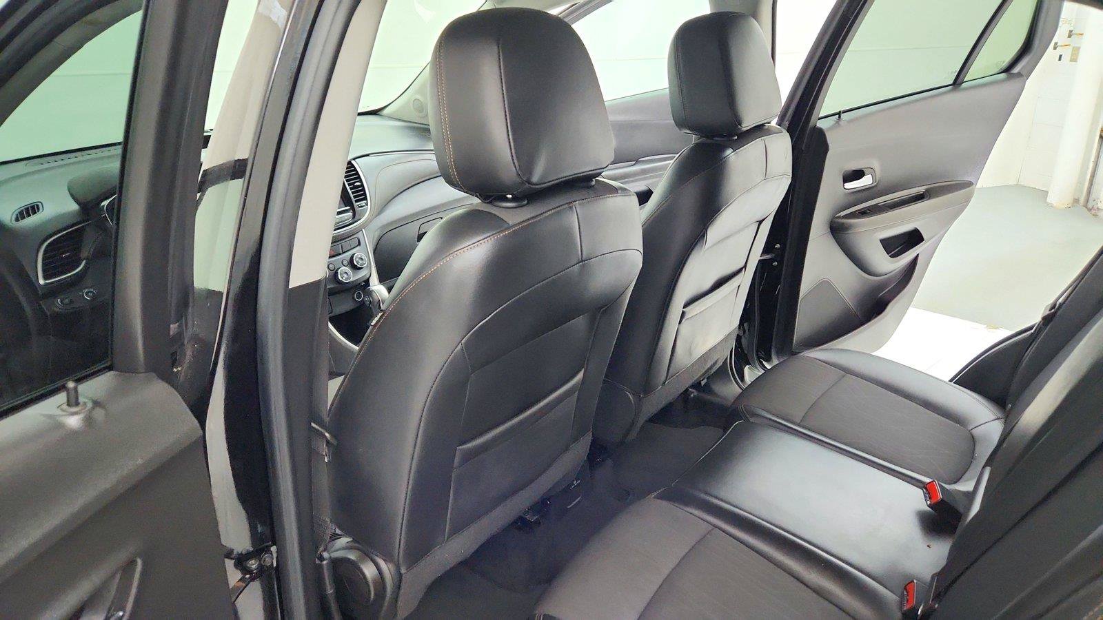 Used 2022 Chevrolet Trax LT w/ LT Convenience Package AWD/4WD image 16