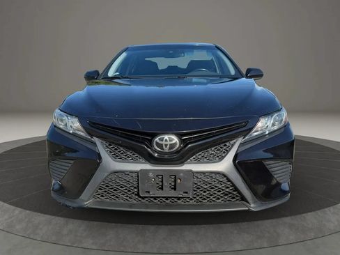 Used 2019 Toyota Camry SE w/ Carpet Mat Package FWD image 2