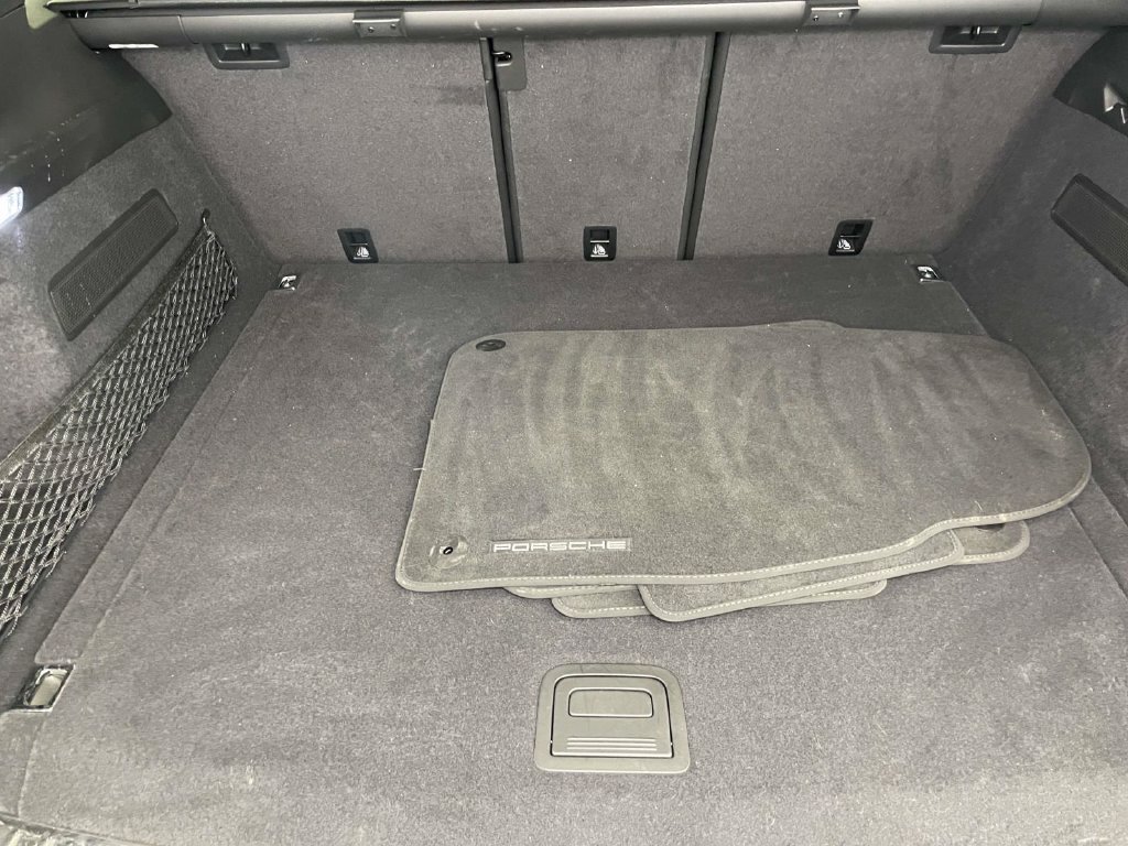 Certified 2024 Porsche Cayenne AWD/4WD image 20