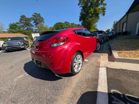 Used 2012 Hyundai Veloster w/ Style Pkg image 5